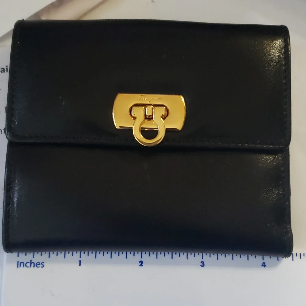 Salvatore Ferragamo Black Leather Wallet. Small continental size - Picture 8 of 9